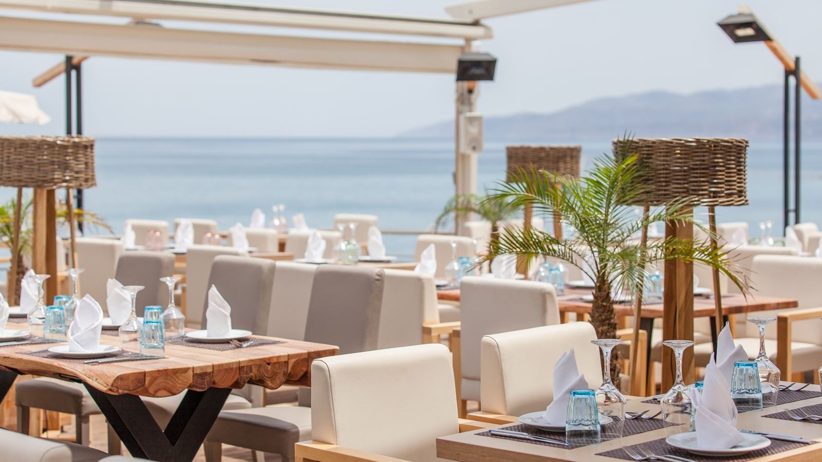 restaurants-scorpio-beach-bar--restaurant