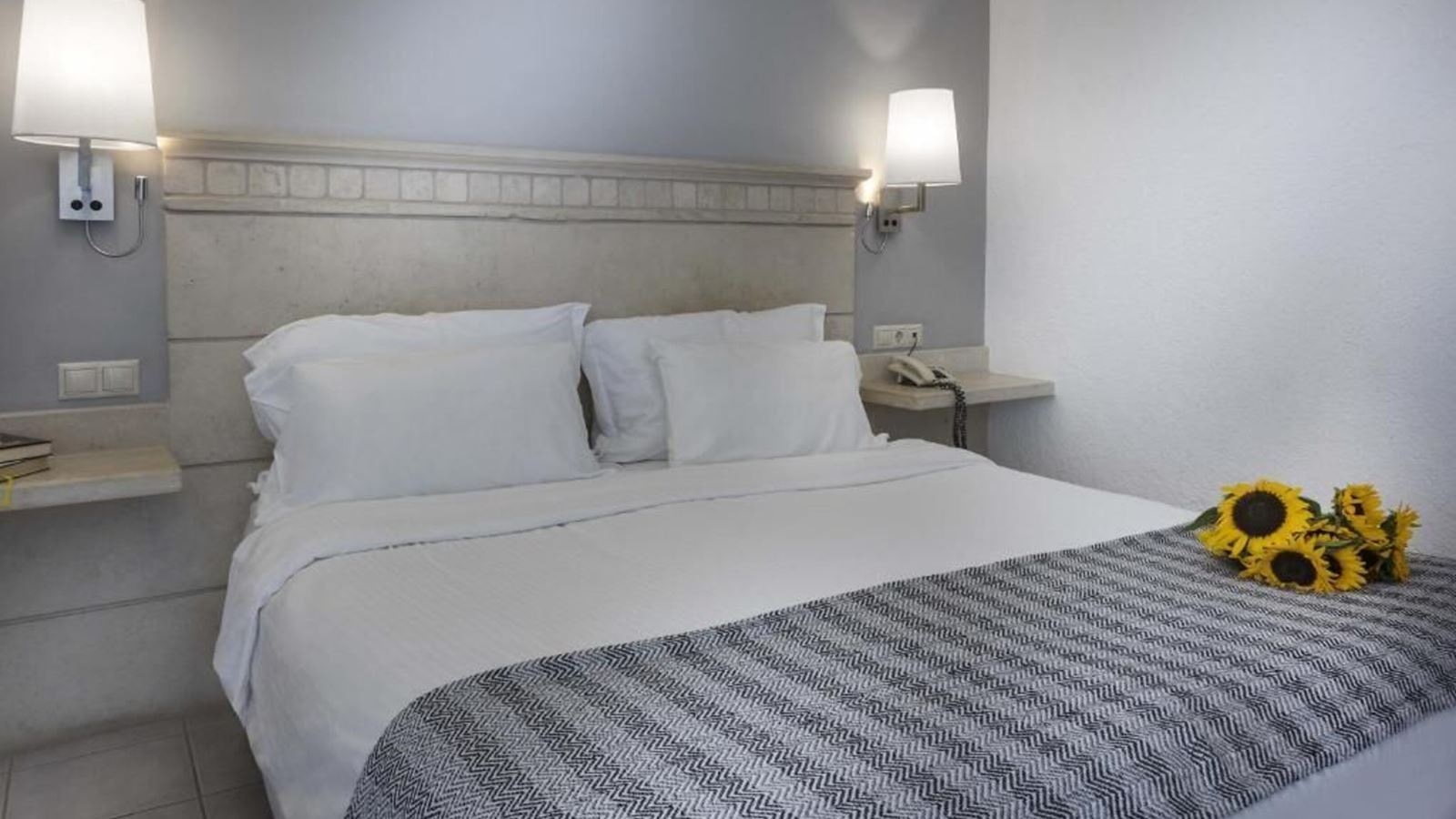 rooms-room-superior-anex-building-side-sea-view