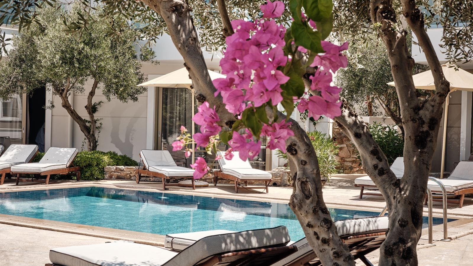rooms-superior-double-garden-view-sharing-pool