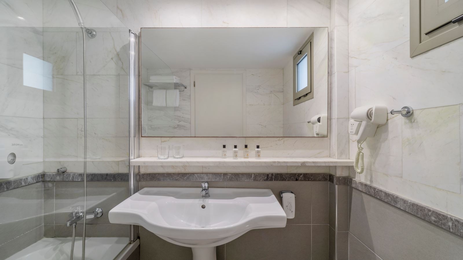 rooms-bungalow-gardenpoolview