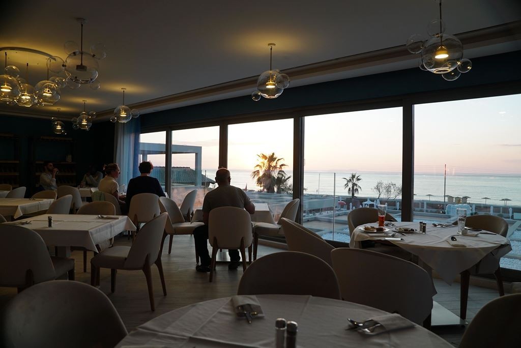 restaurants-main-building