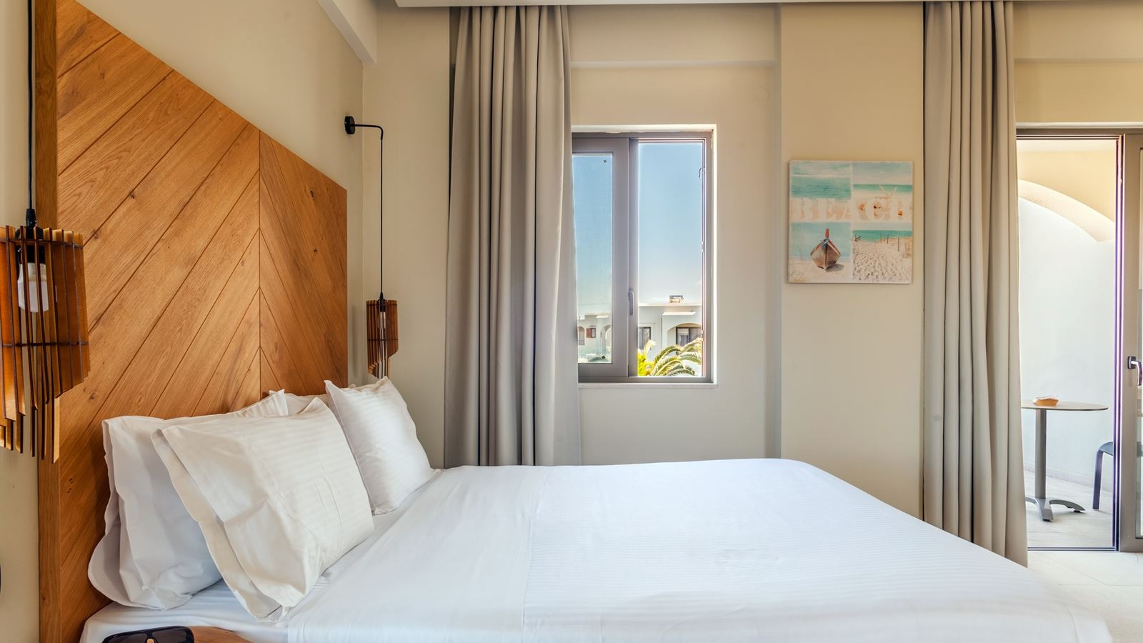 rooms-executive-open-air-jacuzzi-balcony