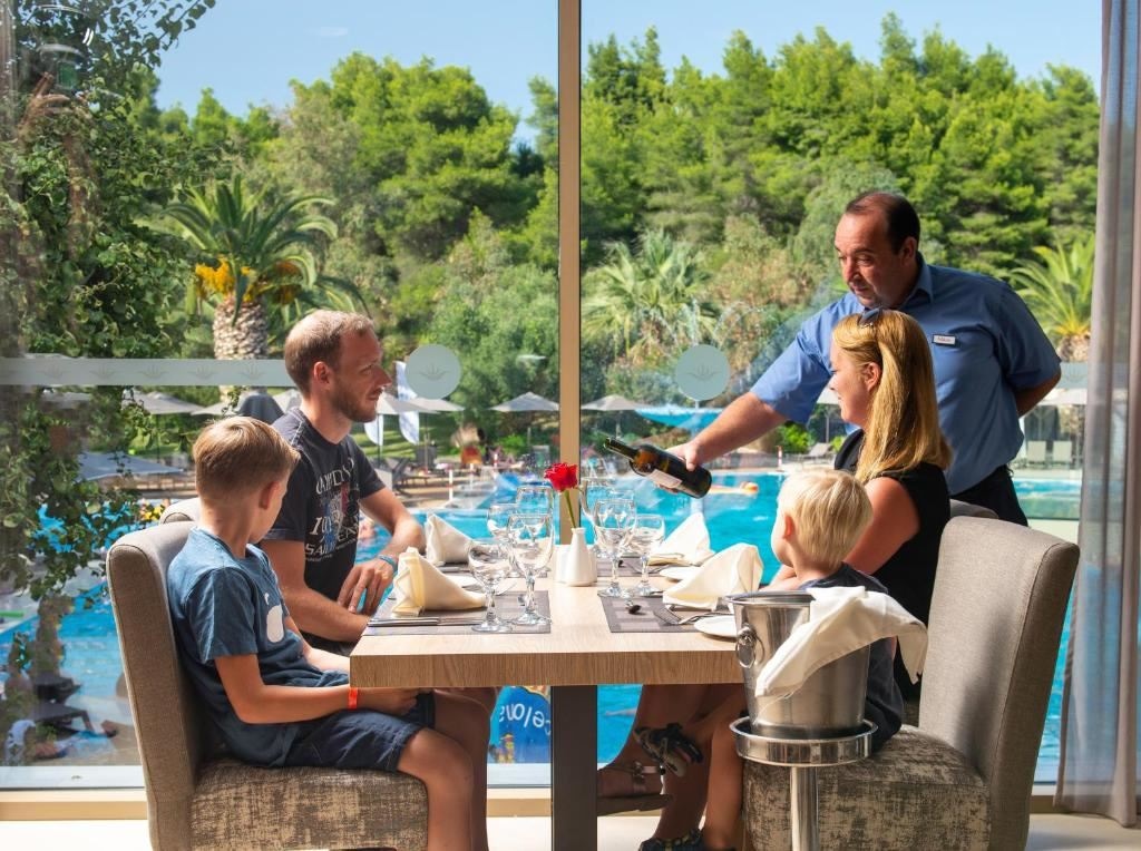 restaurants-main-restaurant