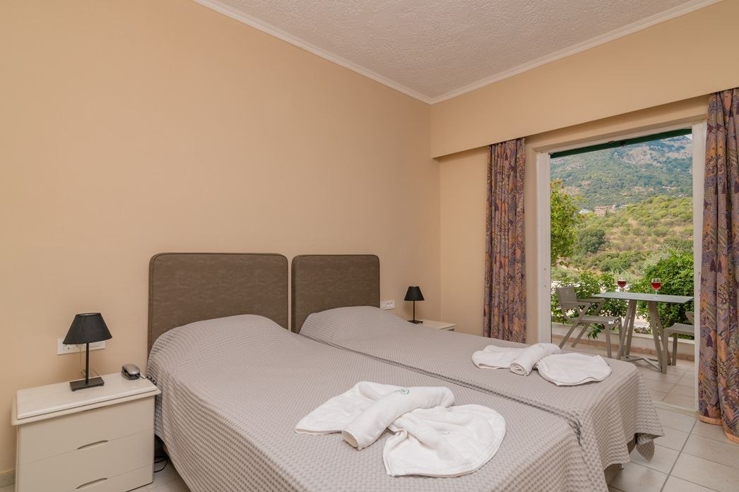 rooms-double-standard-room-garden-view