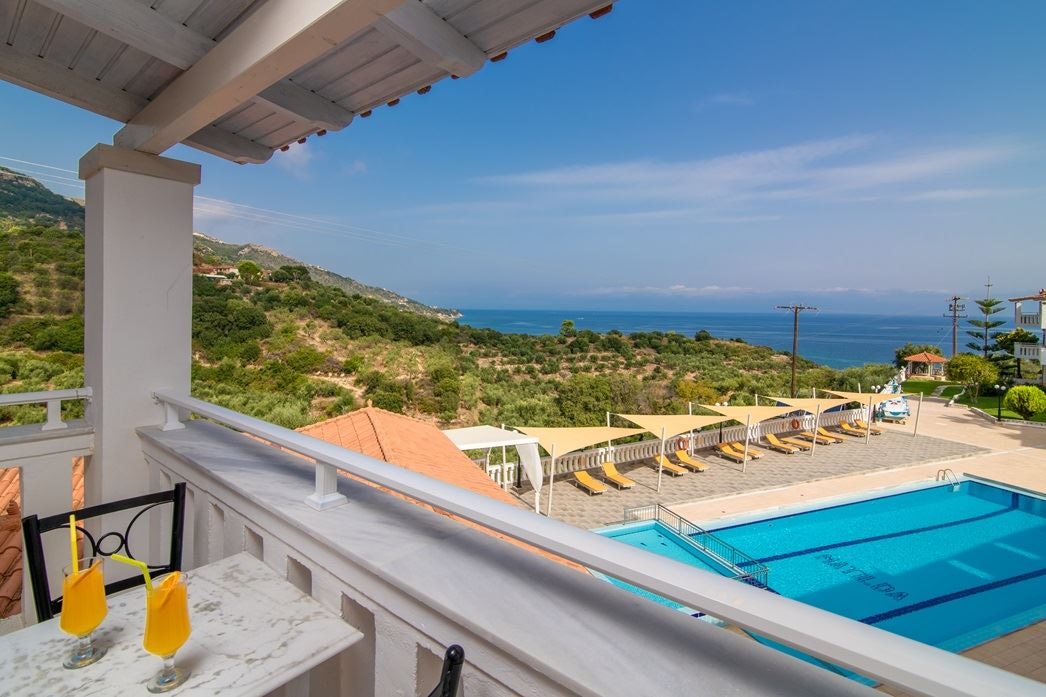 rooms-family-room-sea-view