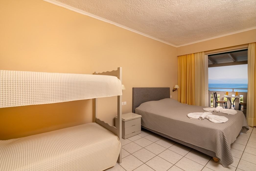 rooms-family-room-sea-view