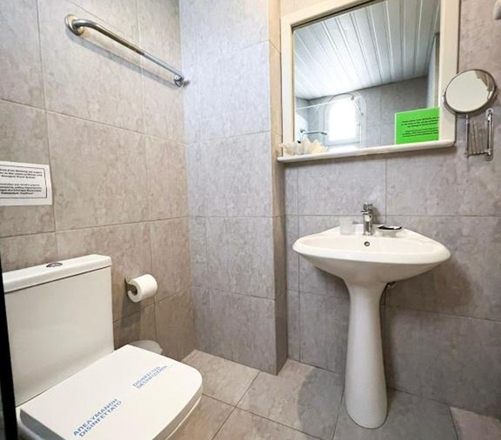 rooms-family-room-garden-view