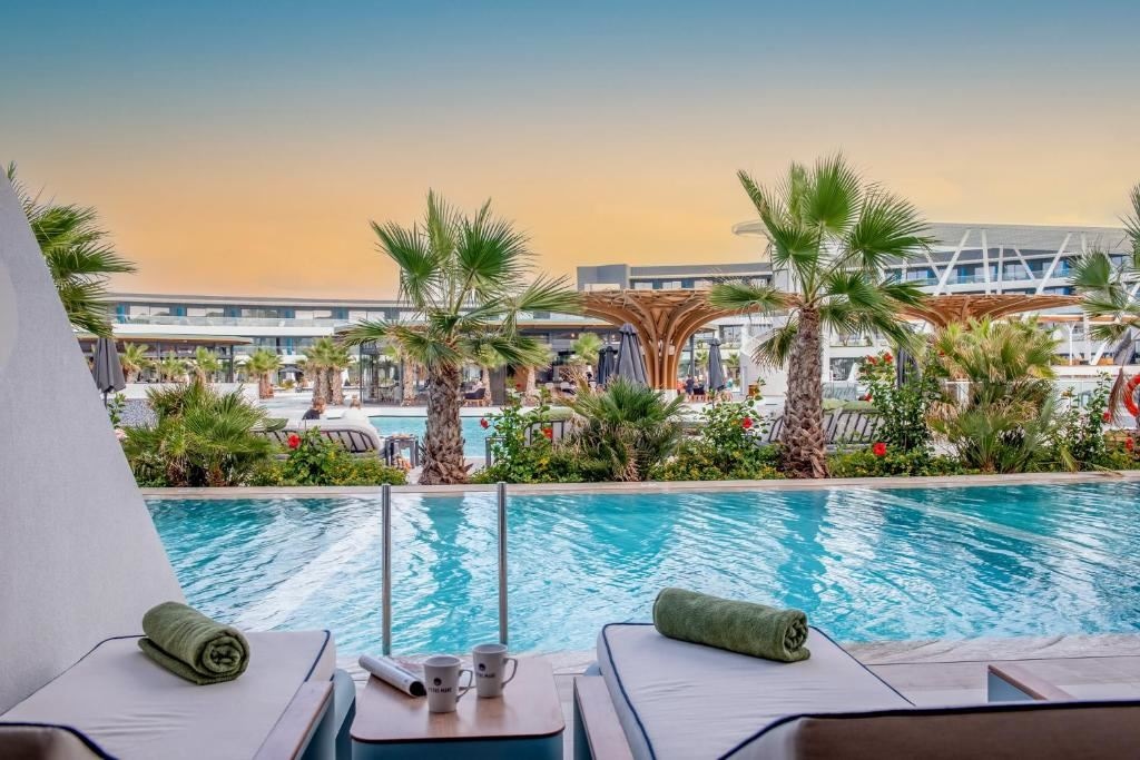 rooms-deluxe-double-pool-or-sea-view-with-individual-pool