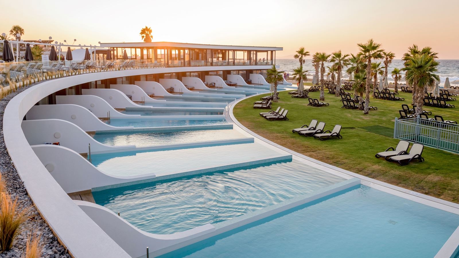 rooms-deluxe-junior-suite-beachfront-with-individual-pool