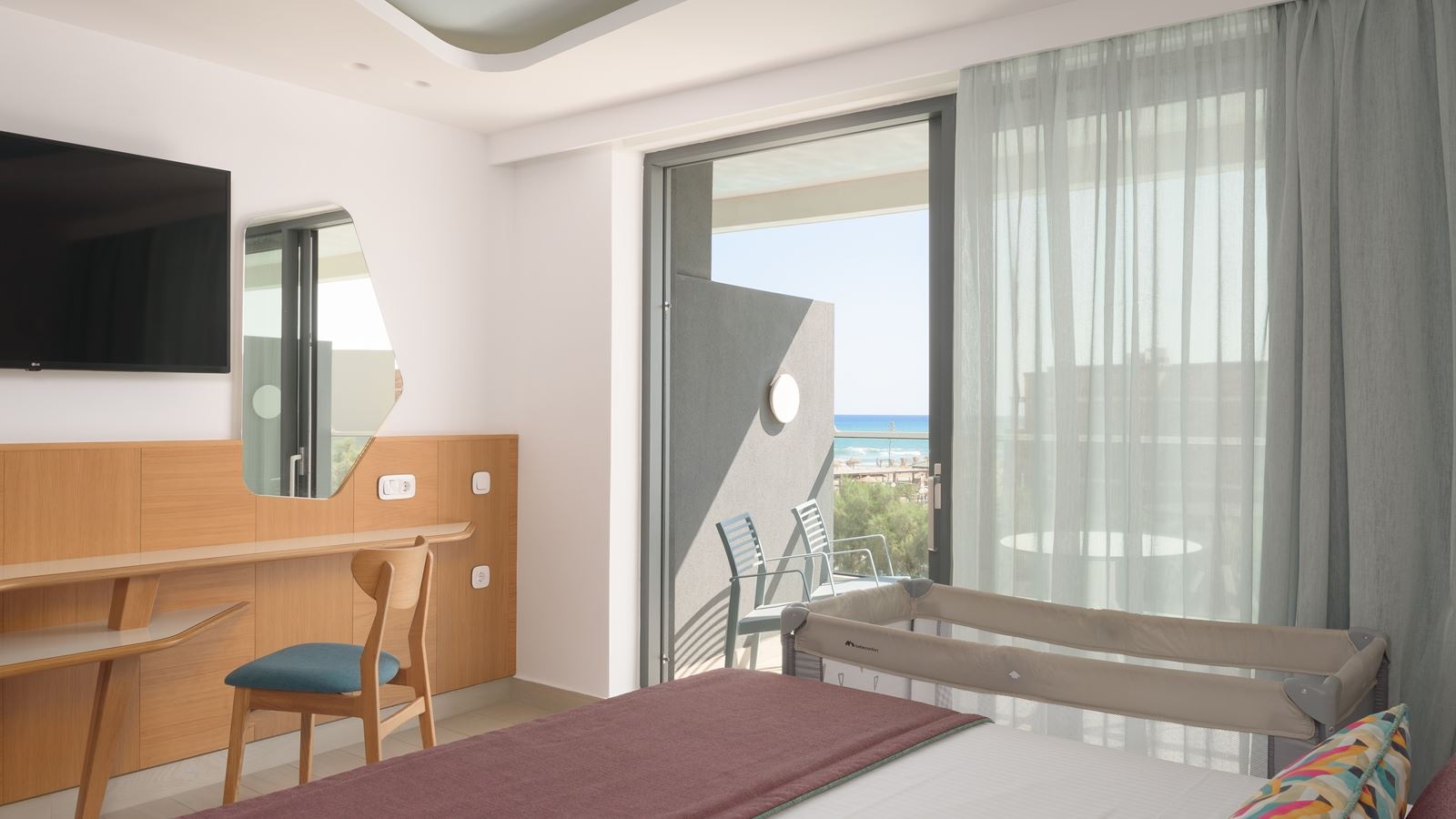 rooms-superior-exclusive-room-with-pool-or-sea-view