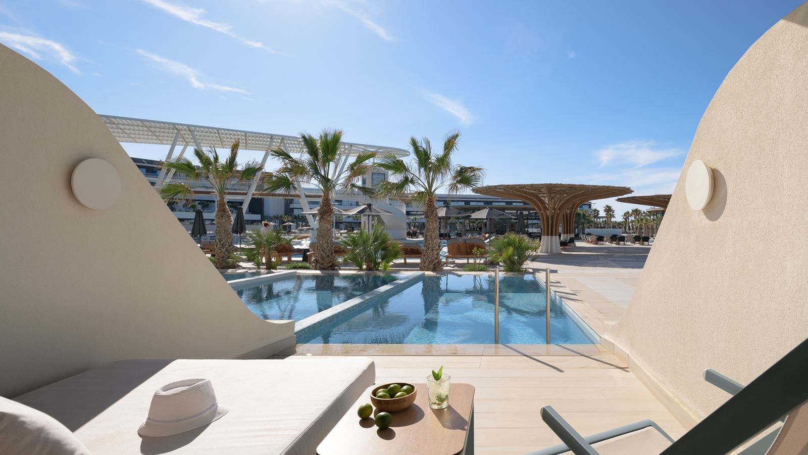 rooms-superior-exclusive-room-with-individual-pool-pool-or-sea-view