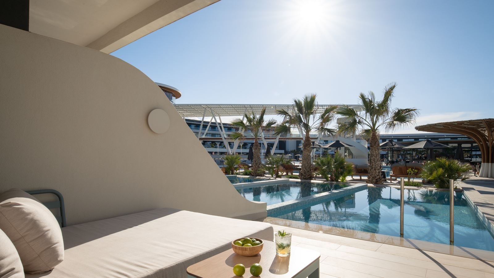 rooms-superior-exclusive-room-with-individual-pool-pool-or-sea-view