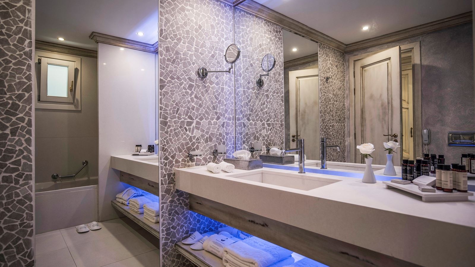 rooms-twin-land-view