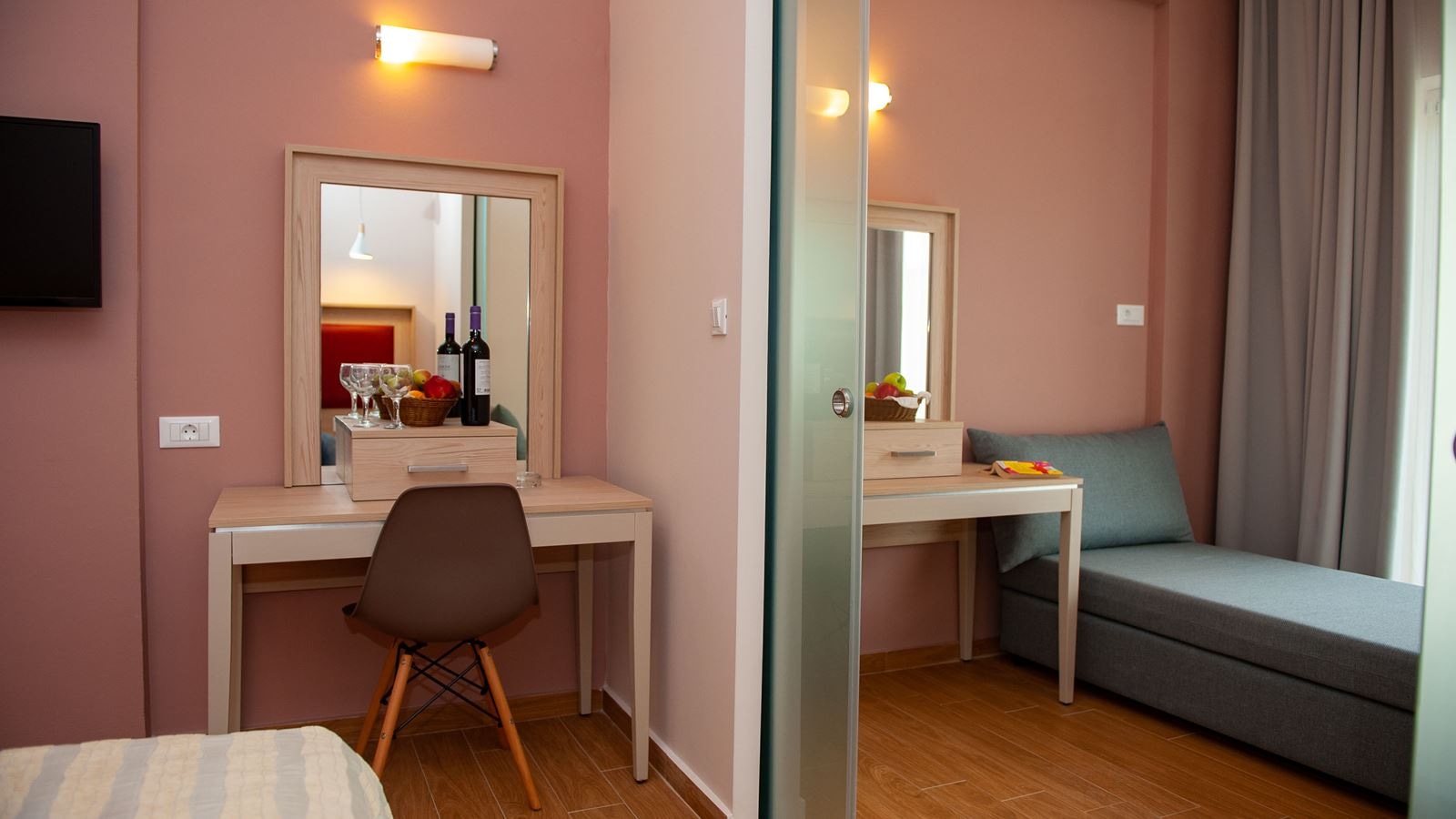 rooms-superior-family-room