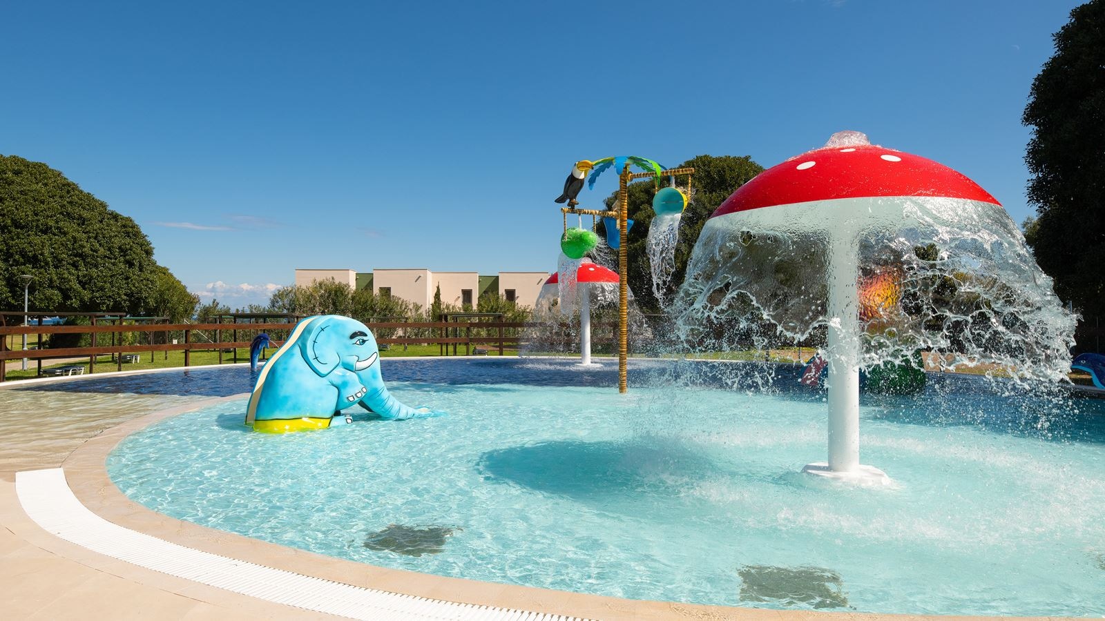 pools-outdoor-childrens-pool