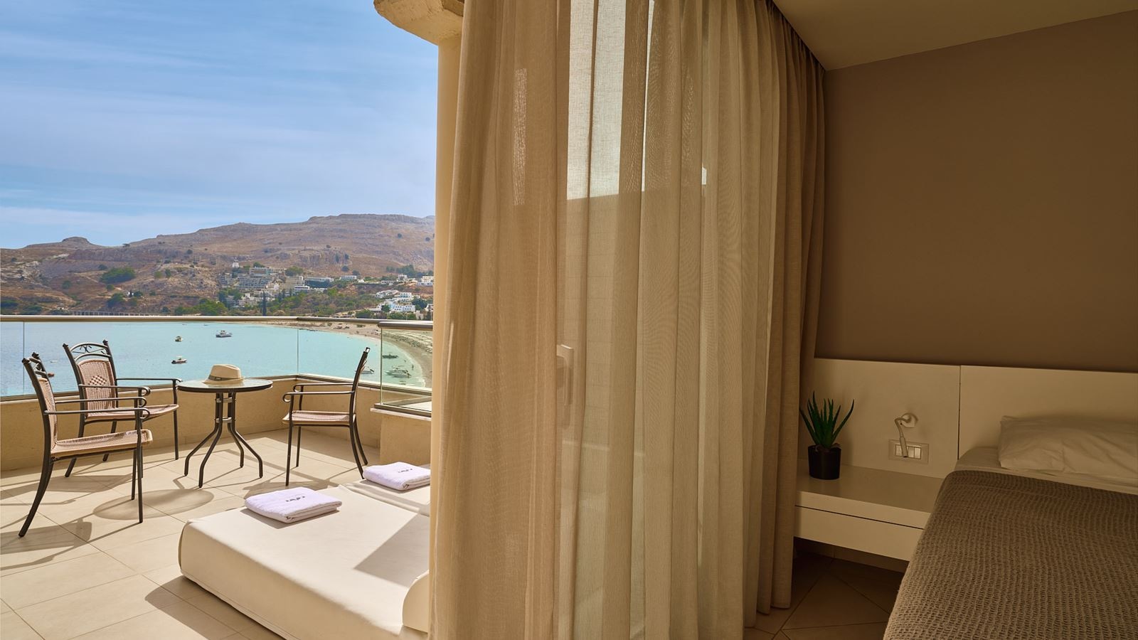 rooms-deluxe-double-beach-view