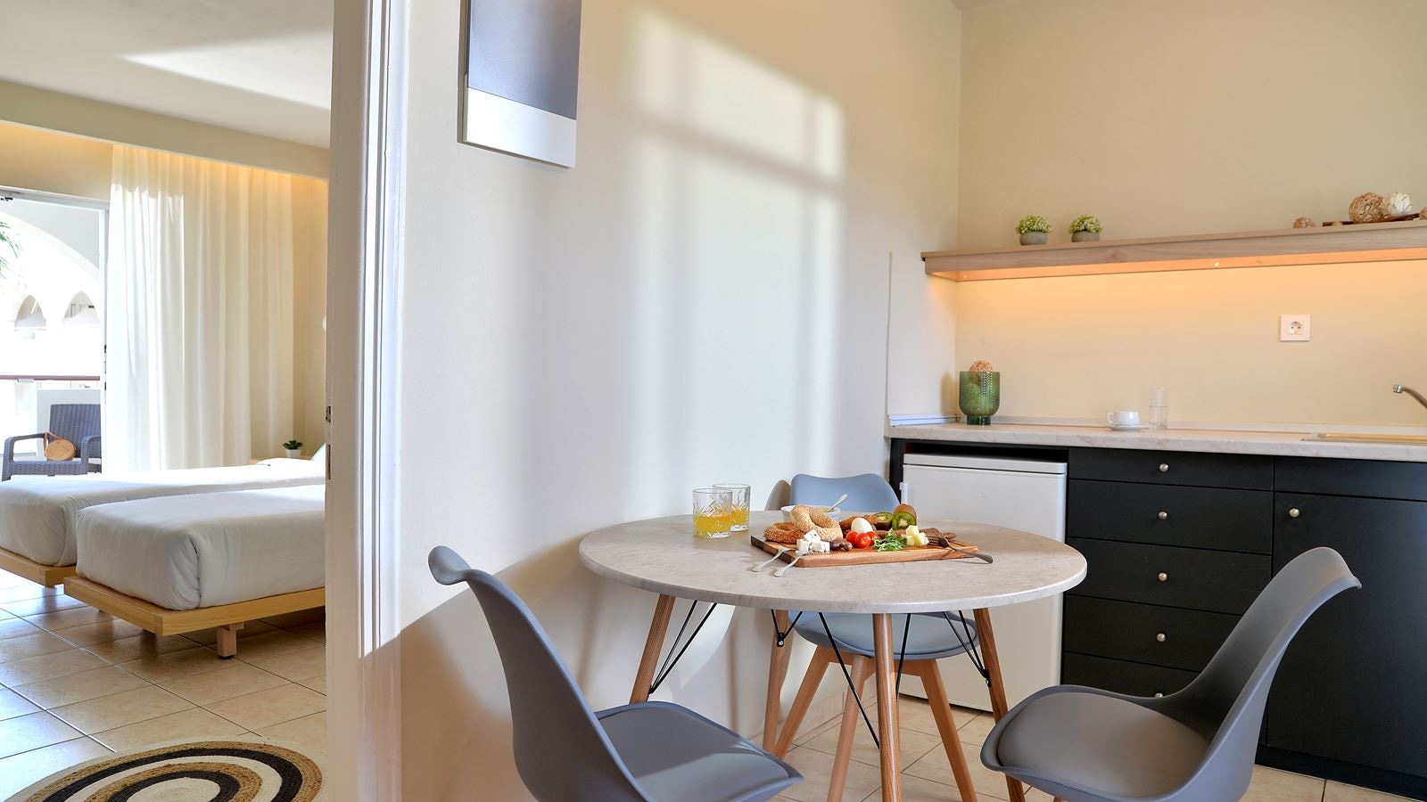 rooms-apartment-2-bedroom-balcony-or-terrace