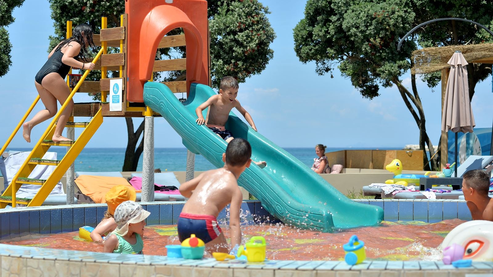 pools-outdoor-childrens-pool