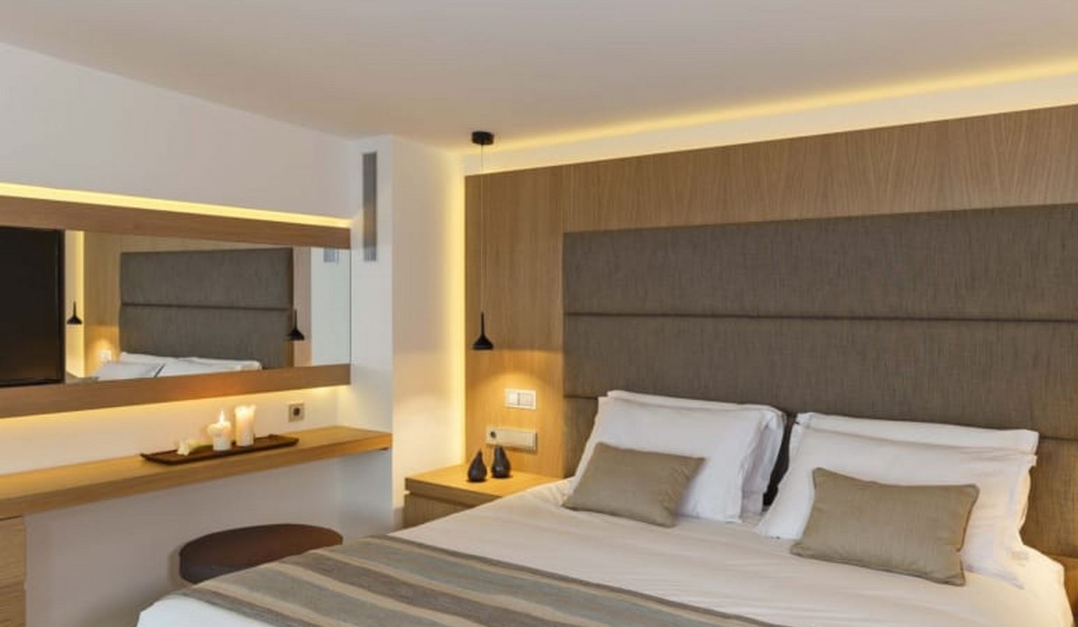 rooms-deluxe-duplex-suite-swimup-residences