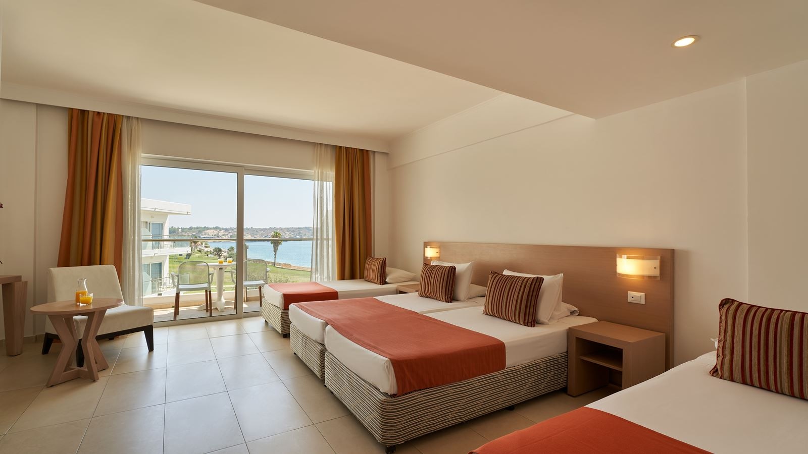 rooms-family-room-sea-view