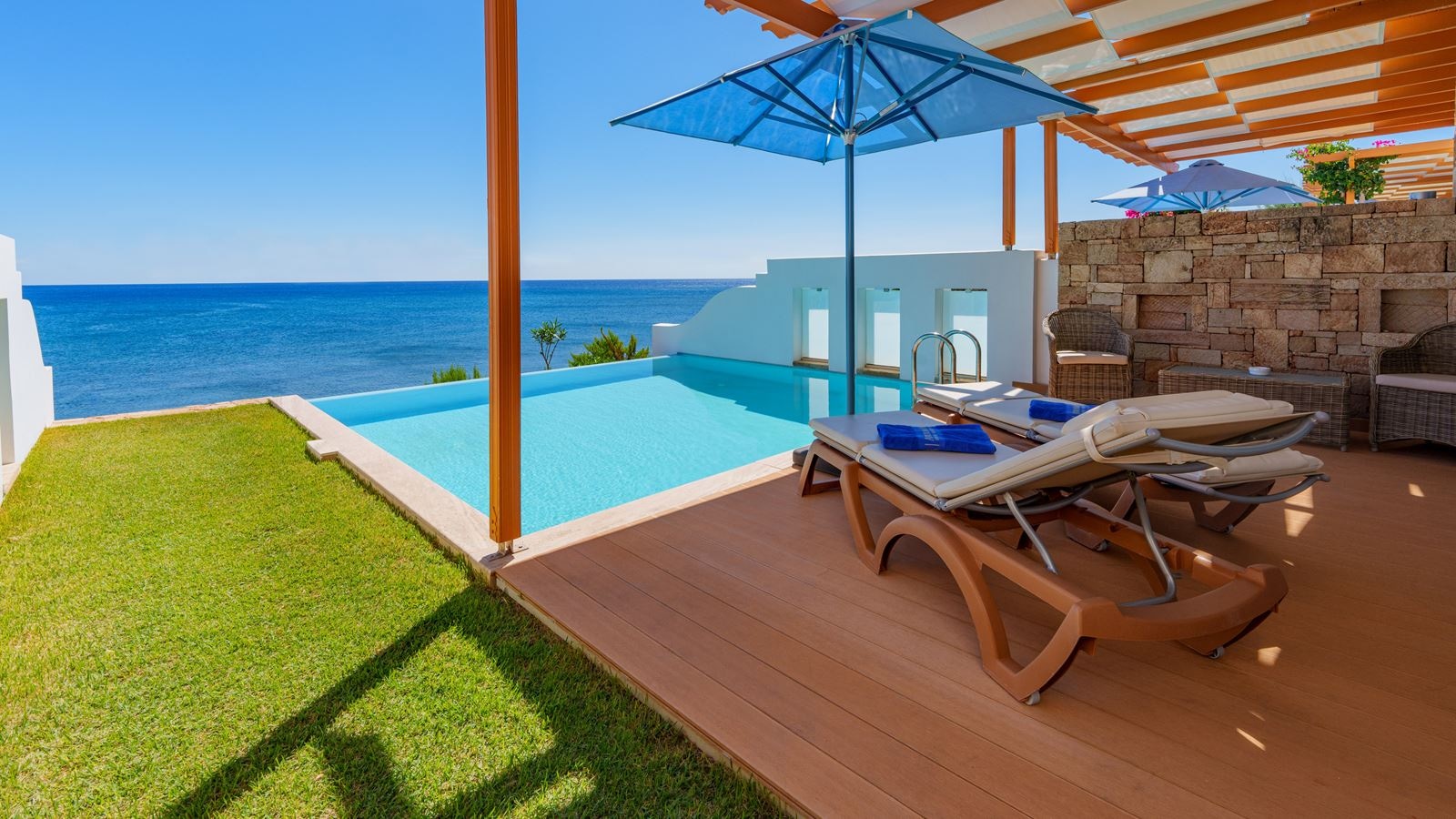 rooms-platinum-beach-villa-sv-with-pool--signature-collection