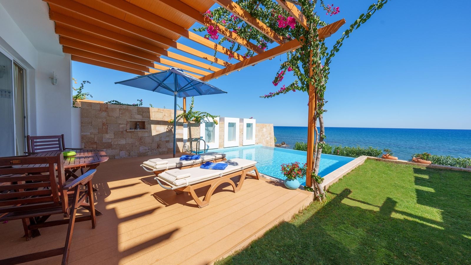 rooms-ambassador-beach-villa-sv-with-pool-2-bedrooms-maisonette--signature-collection