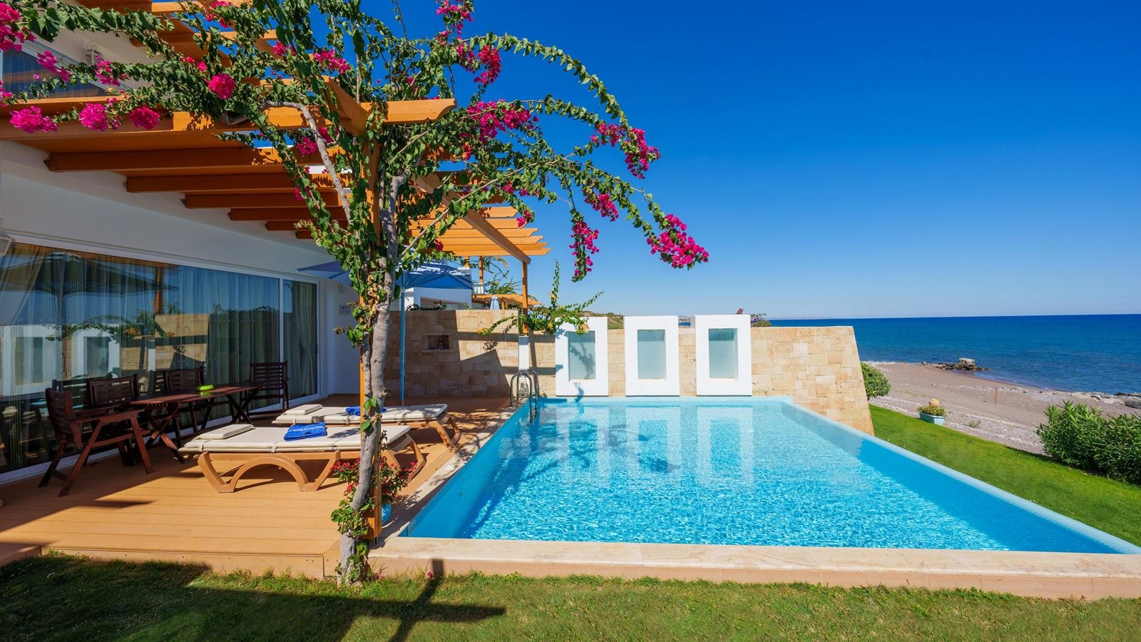 rooms-ambassador-beach-villa-sv-with-pool-2-bedrooms-maisonette--signature-collection