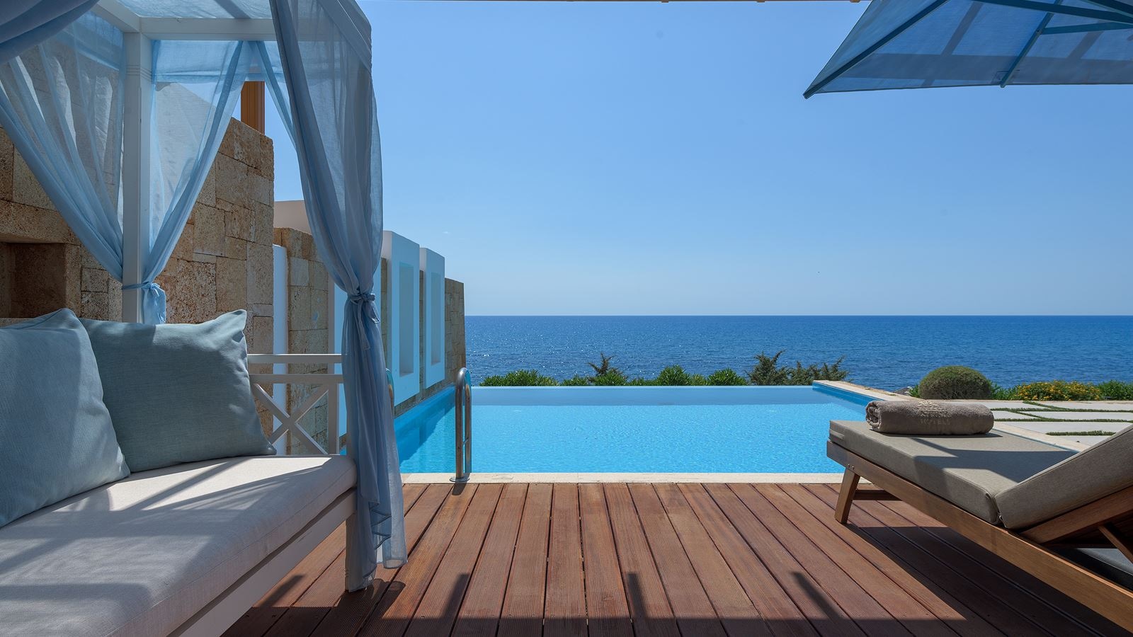 rooms-ambassador-beach-villa-sv-with-pool-2-bedrooms-maisonette--signature-collection
