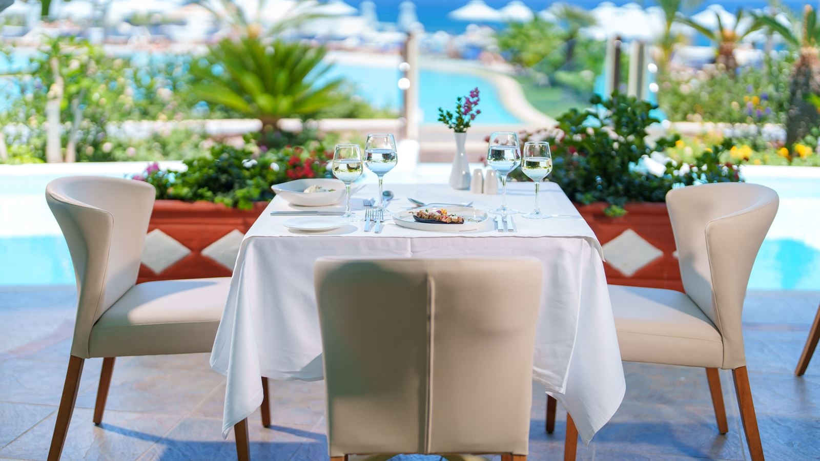 restaurants-prestigio-pool-restaurant
