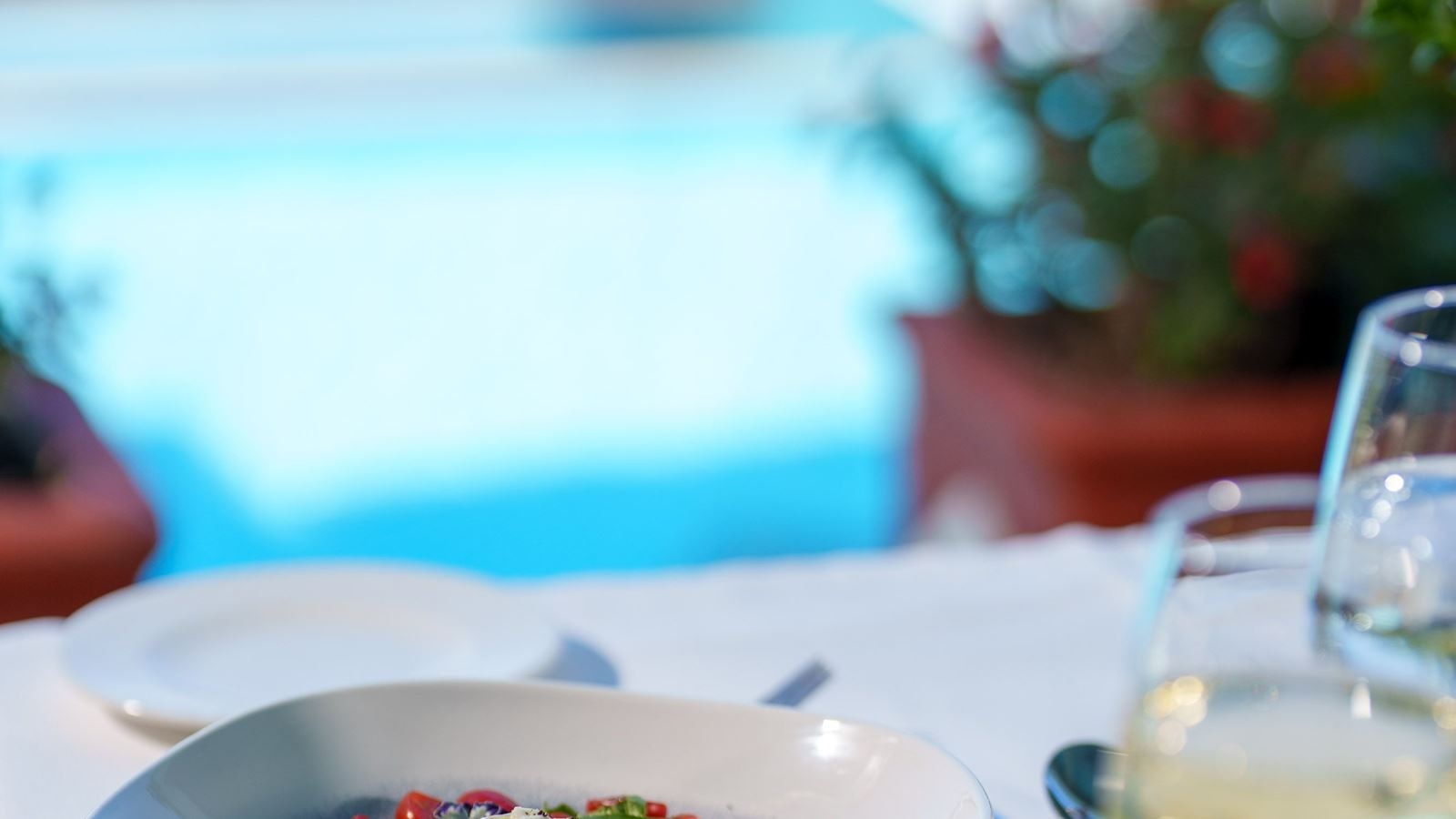 restaurants-prestigio-pool-restaurant