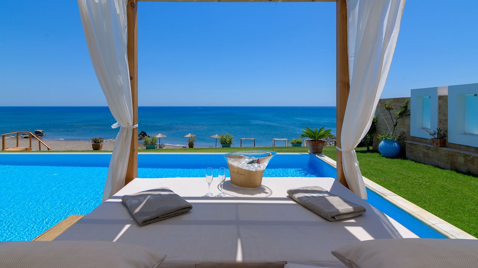 rooms-presidential-beach-villa-sv-with-pool--signature-collection