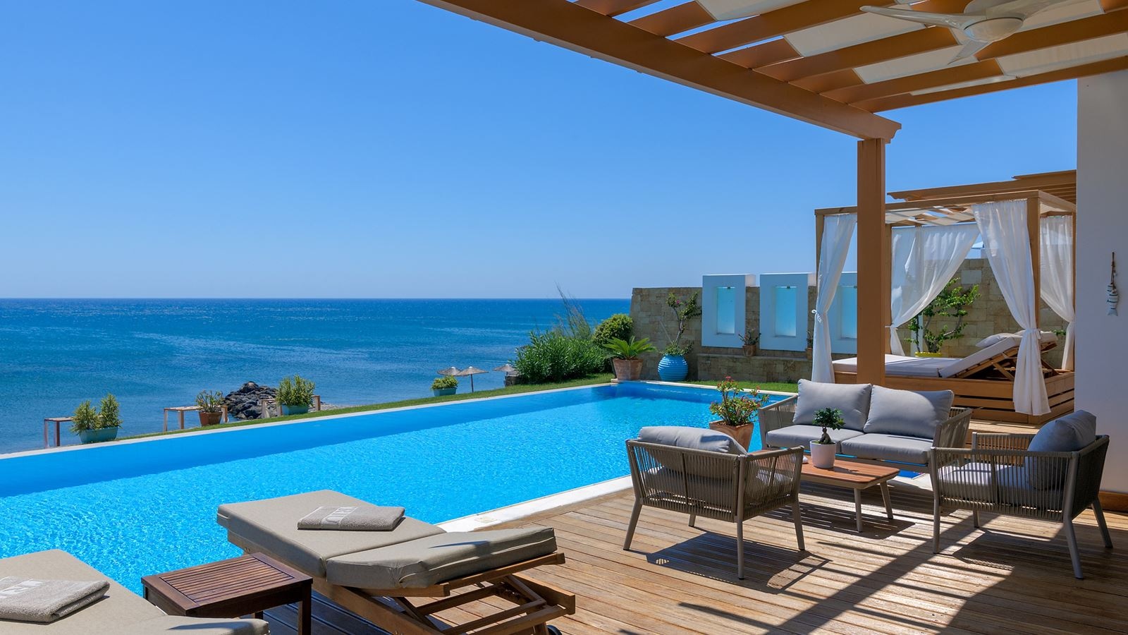 rooms-presidential-beach-villa-sv-with-pool--signature-collection