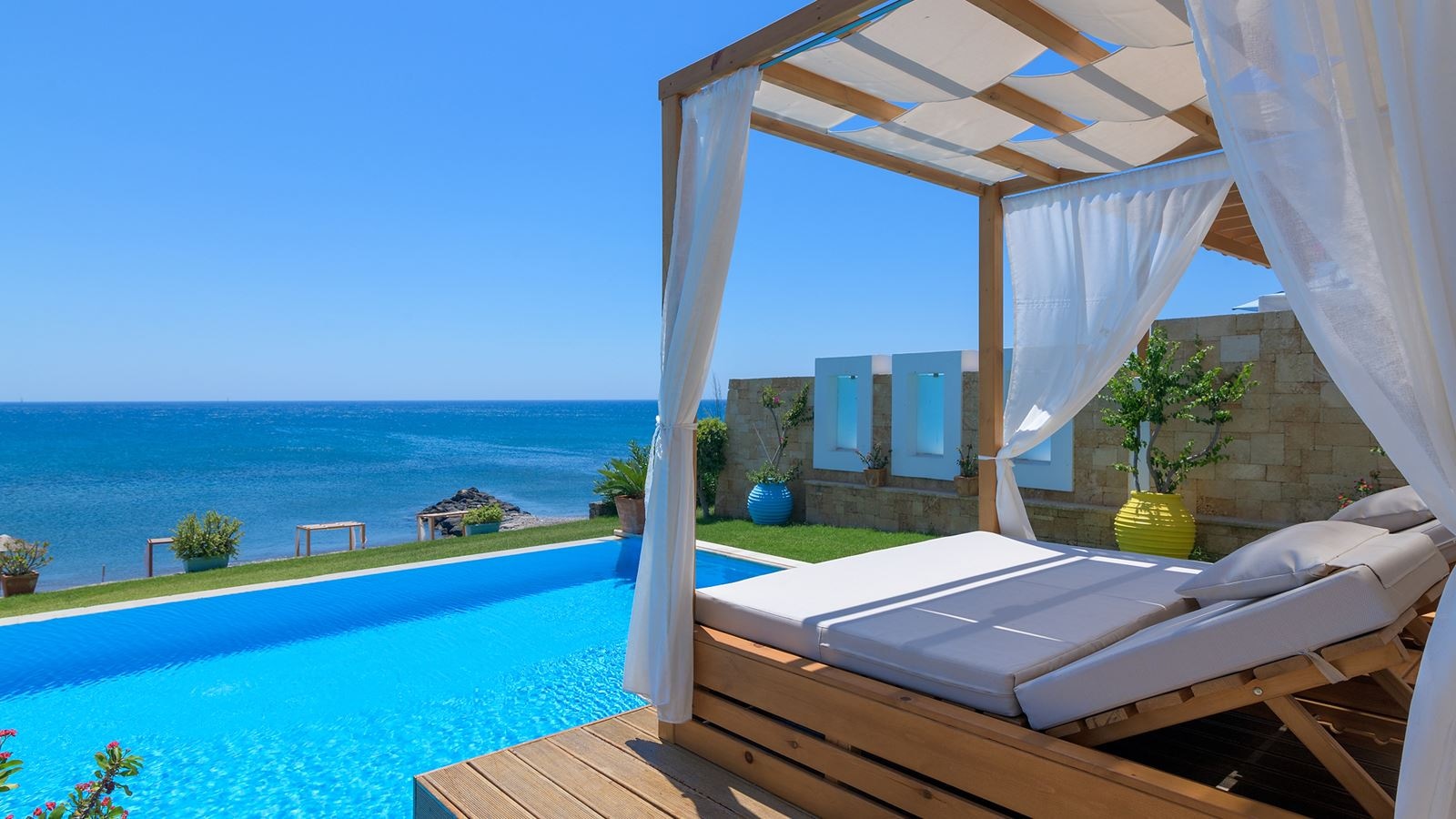 rooms-presidential-beach-villa-sv-with-pool--signature-collection