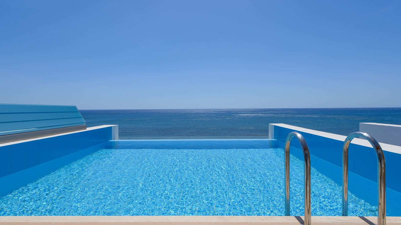 rooms-platinum-beach-room-sv-with-pool--signature-collection