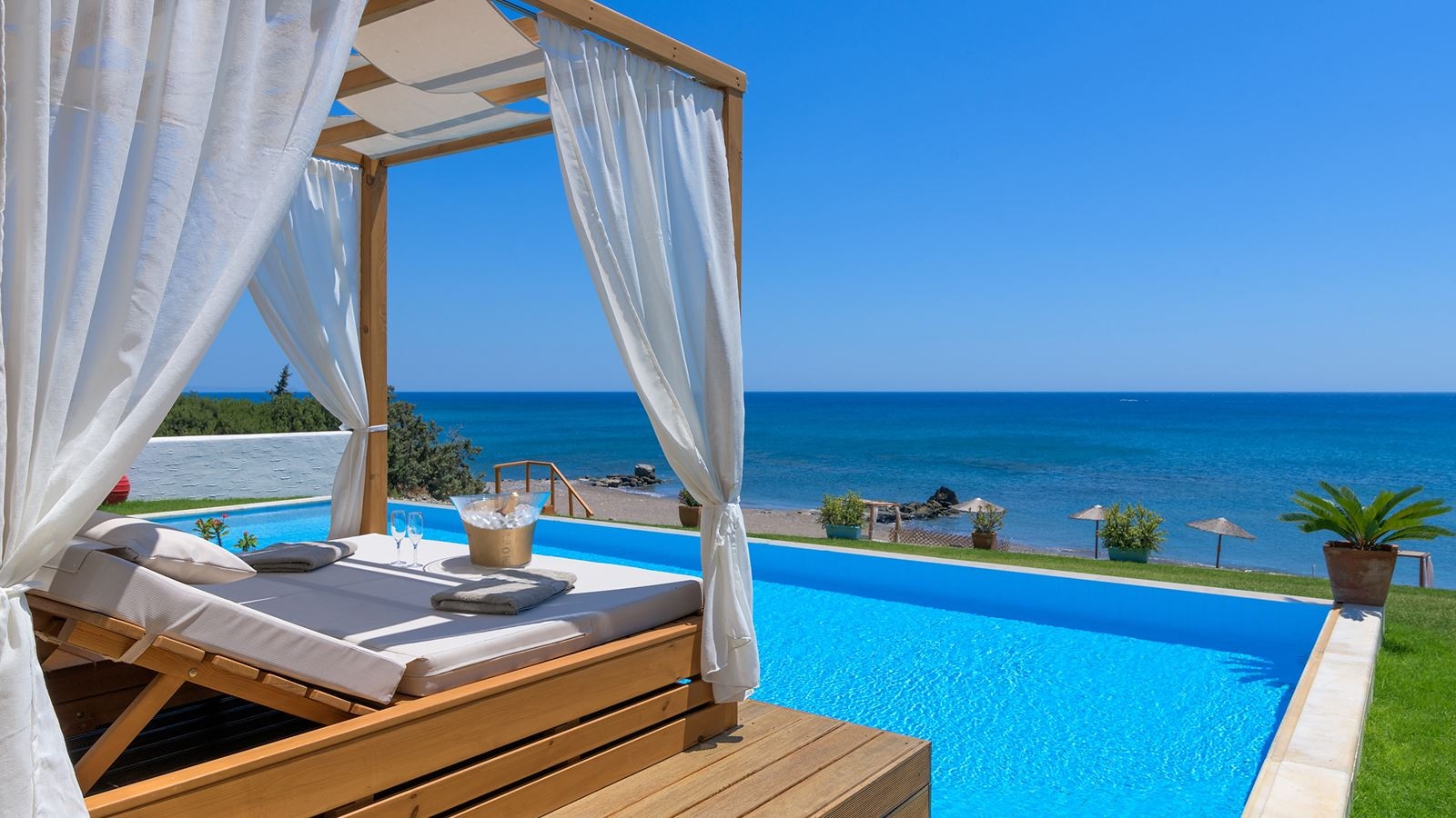 rooms-presidential-beach-villa-sv-with-pool--signature-collection