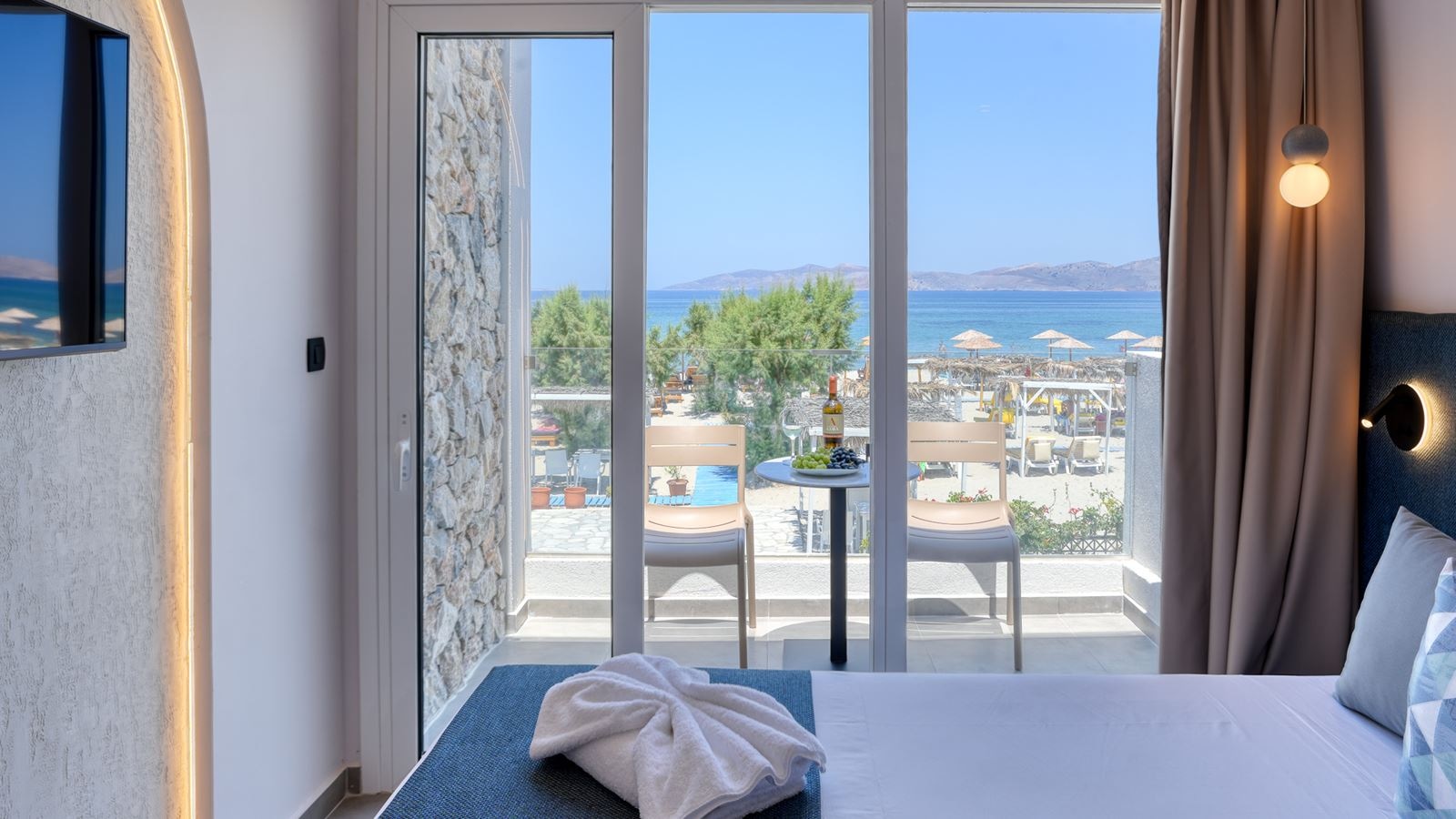 rooms-deluxe-double-room-beachfront