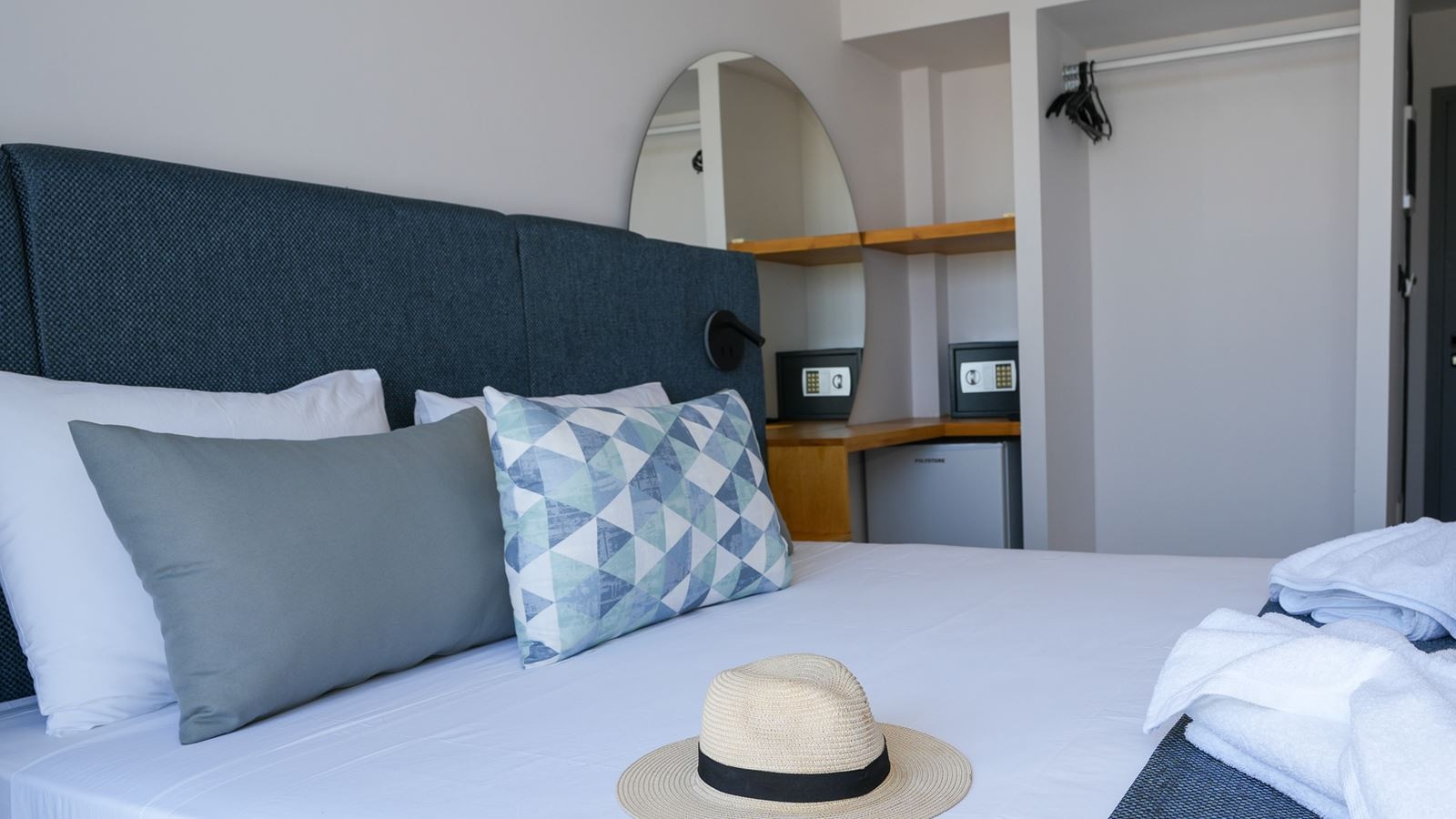 rooms-deluxe-double-room-beachfront