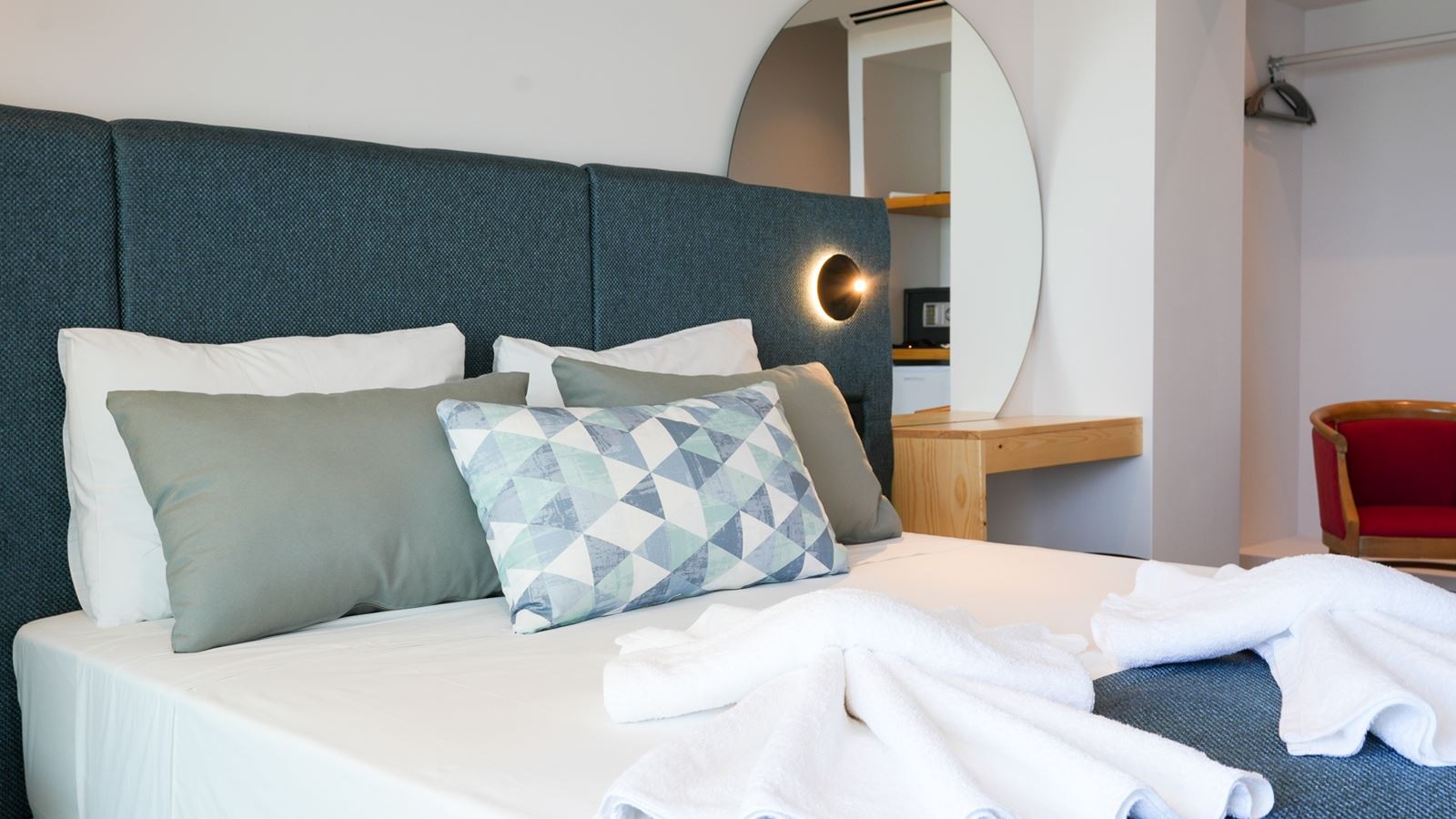 rooms-deluxe-double-room-seafront