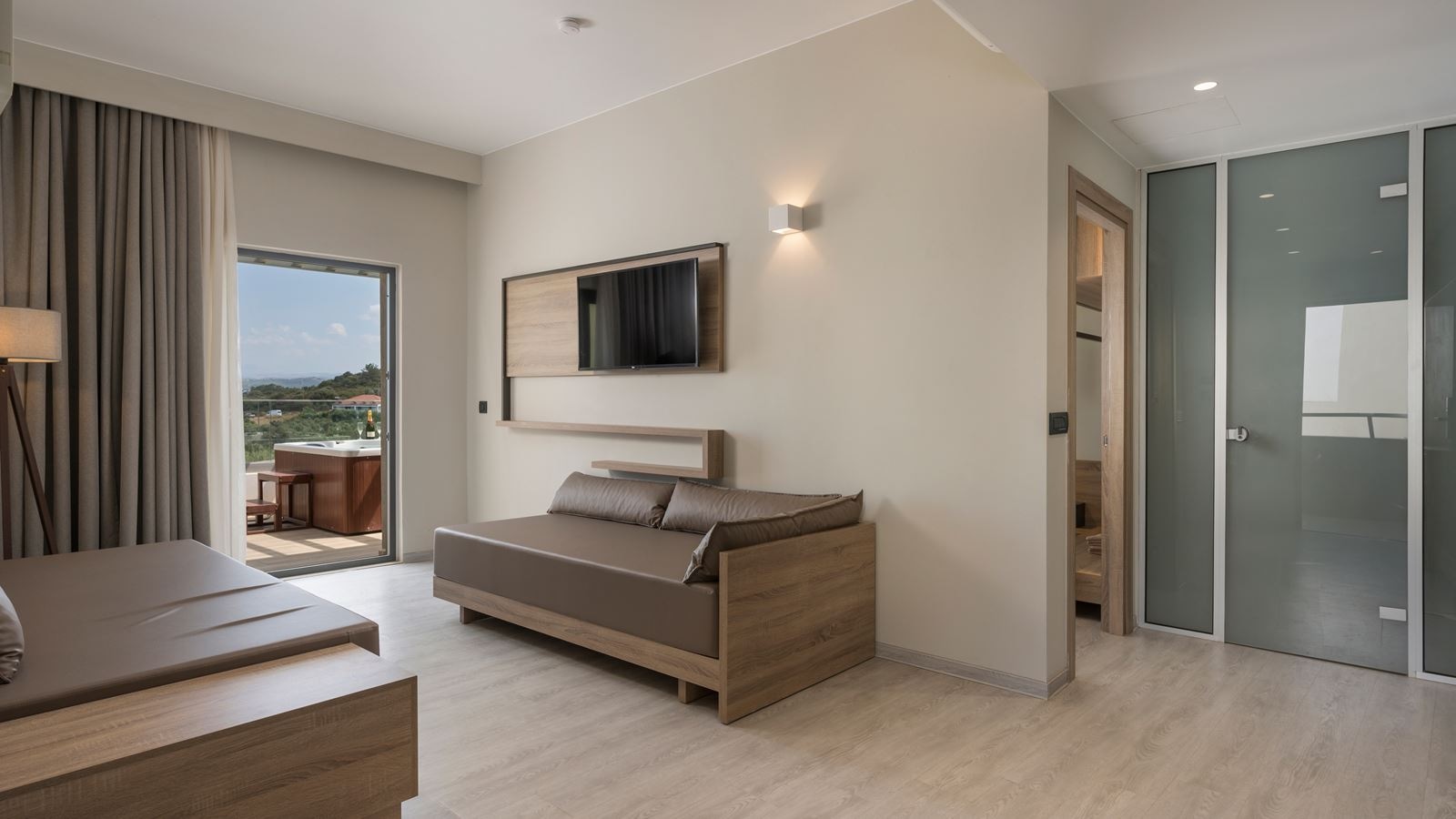 rooms-suite-with-jacuzzi