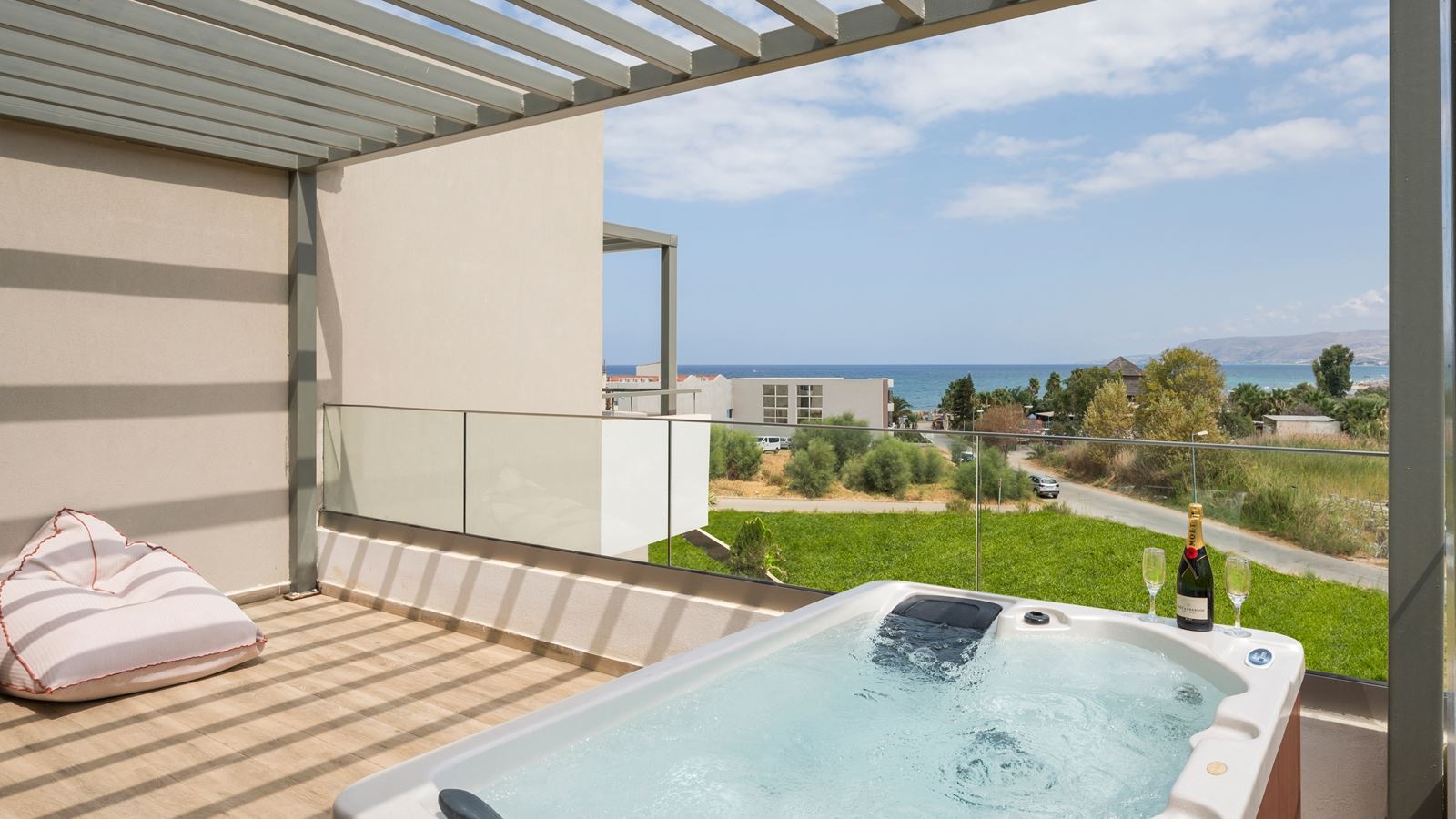 rooms-suite-with-jacuzzi