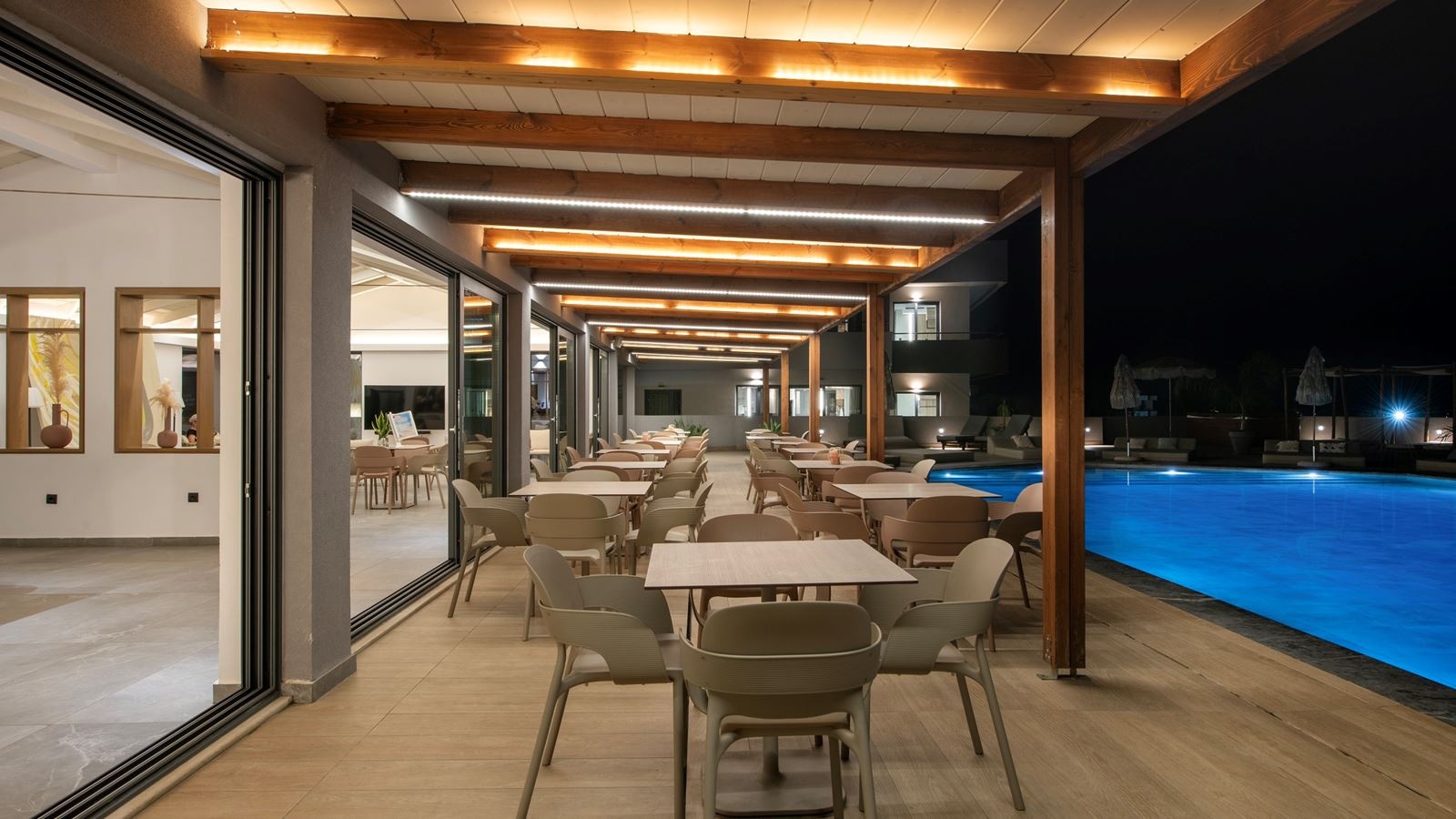 bars-mare-garden-pool-bar