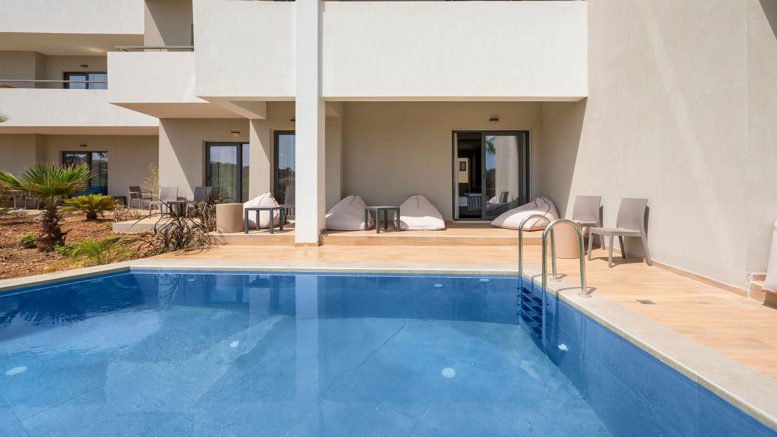 rooms-double-shared-pool