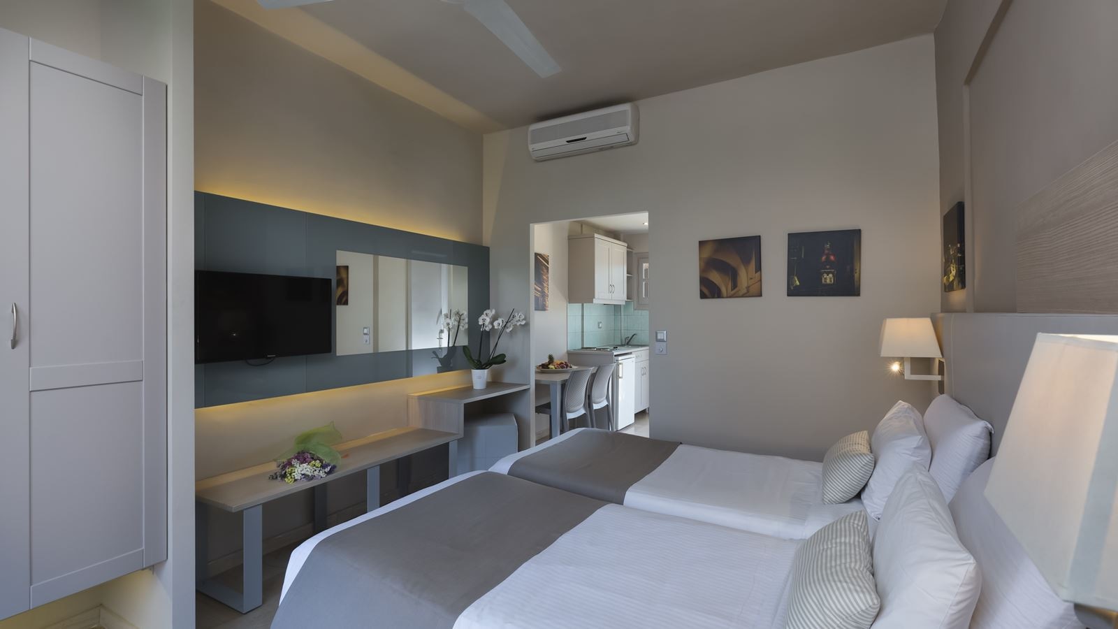 rooms-studio-land-view