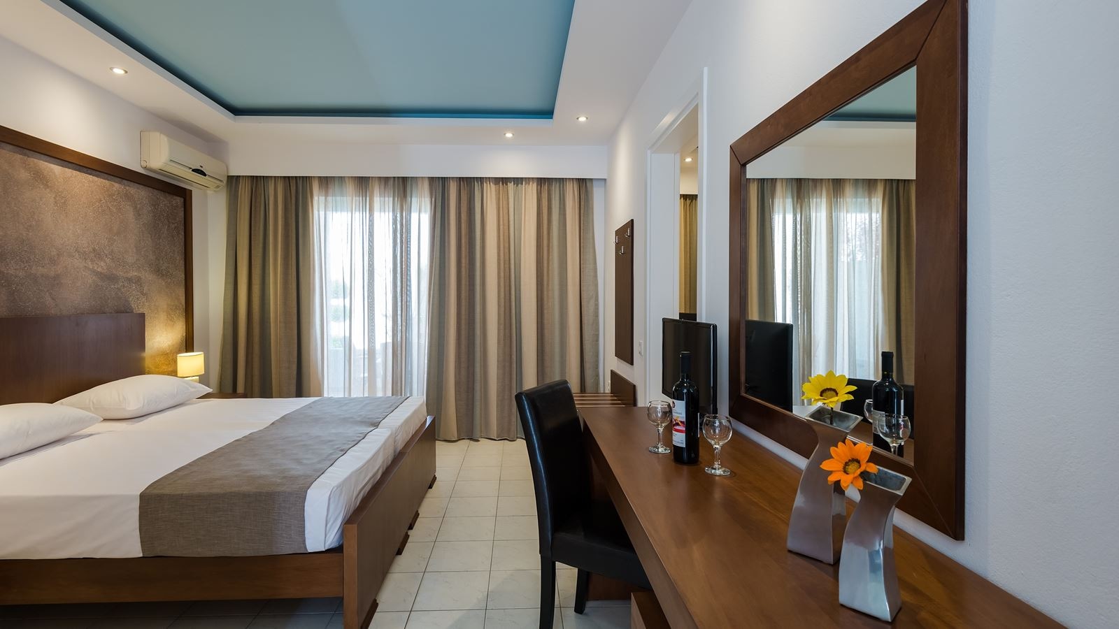 rooms-family-garden-view-with-2-bedrooms-and-balcony-or-terrace