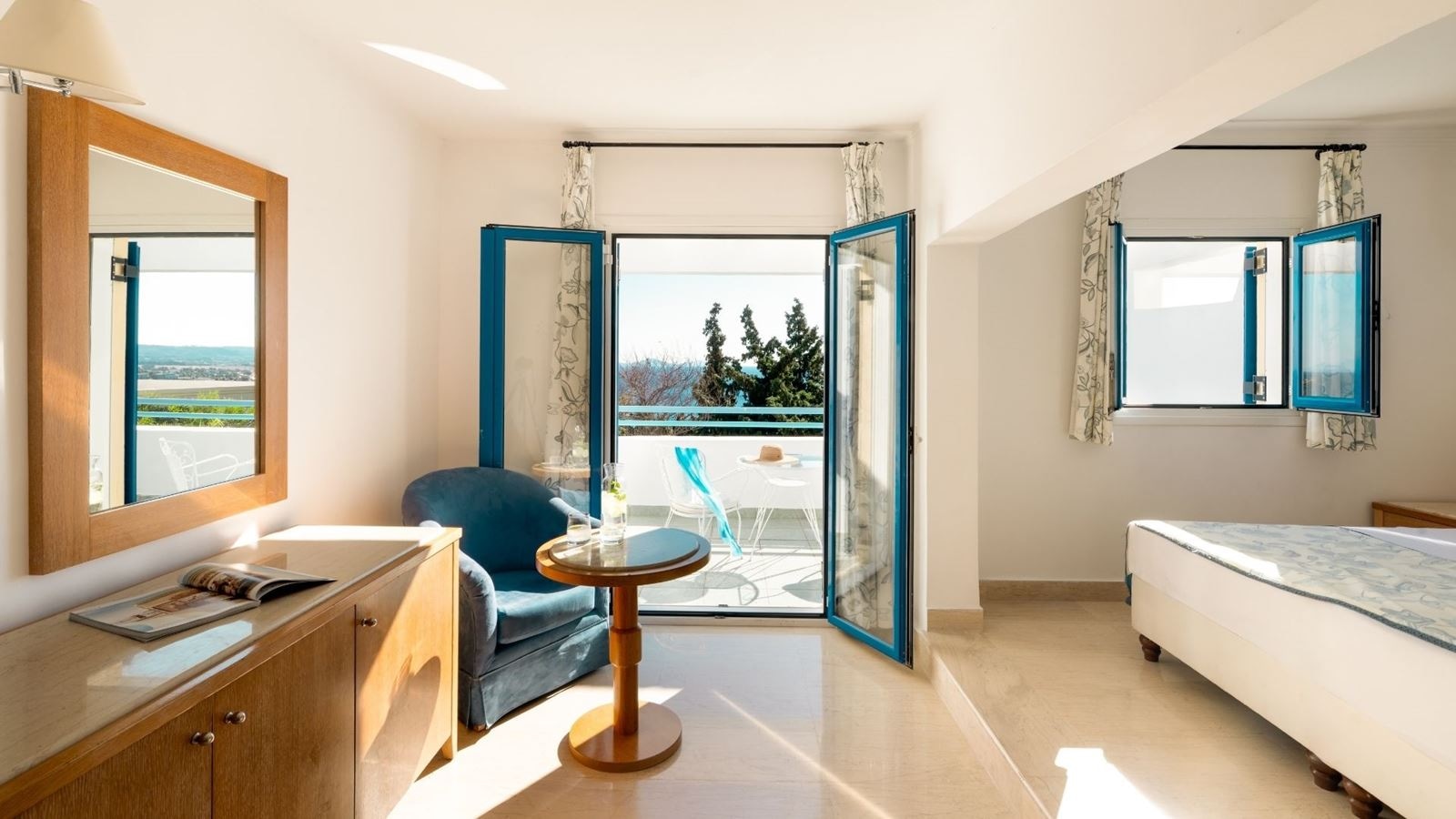 rooms-family-garden-view