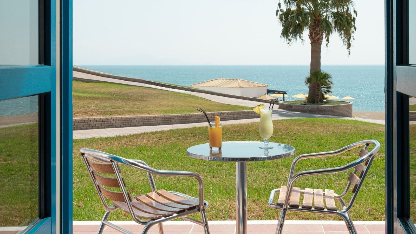 rooms-bungalow-sea-front