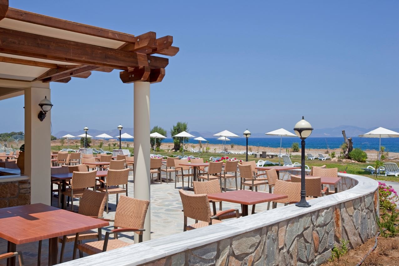 restaurants-oasis-pool-bar