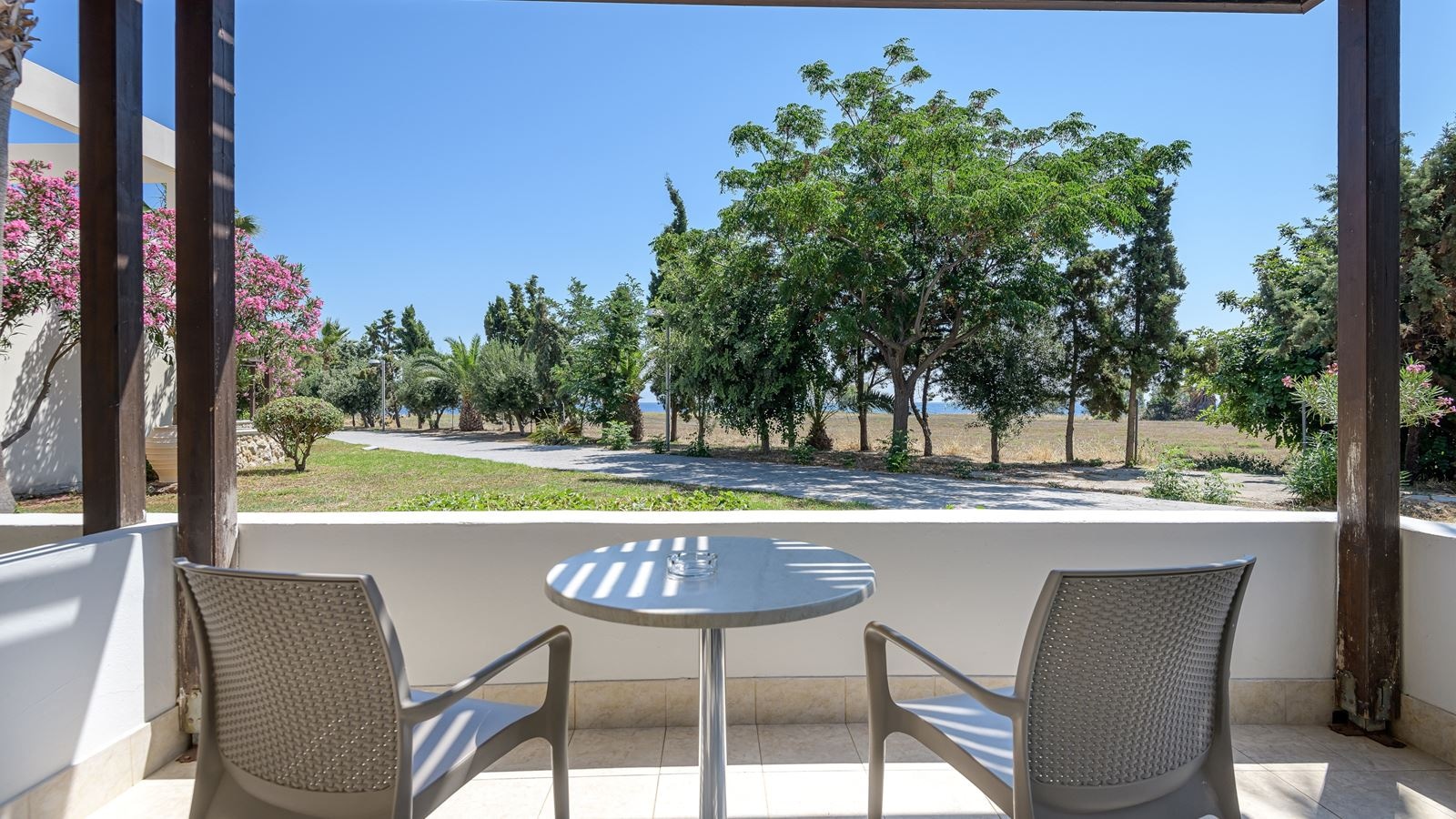 rooms-twin-room-land-view