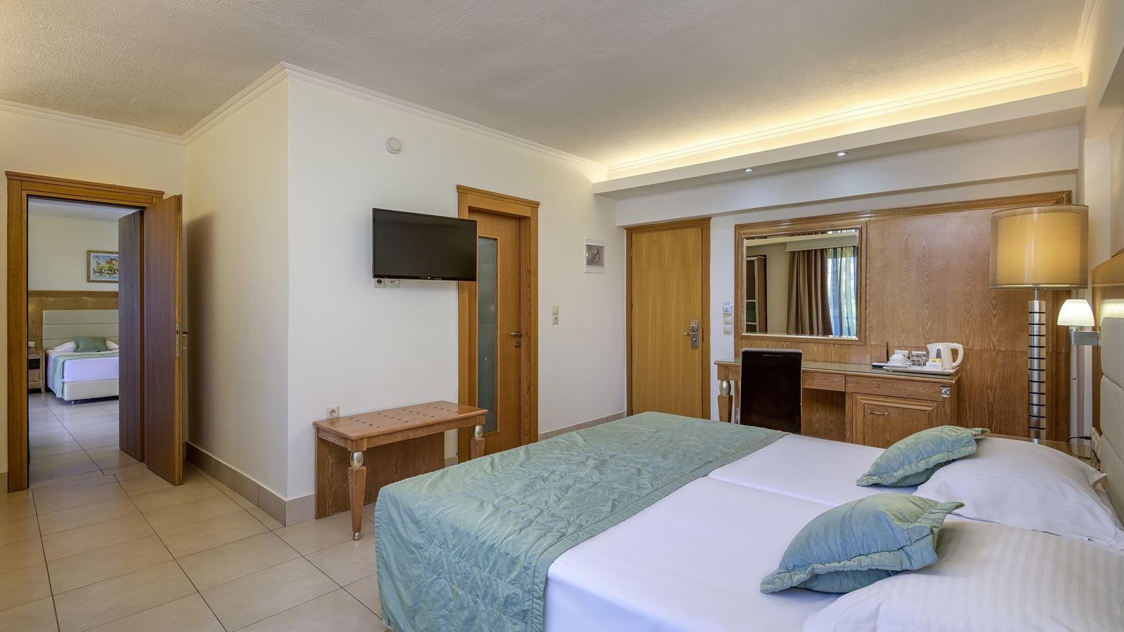 rooms-superior-family-room