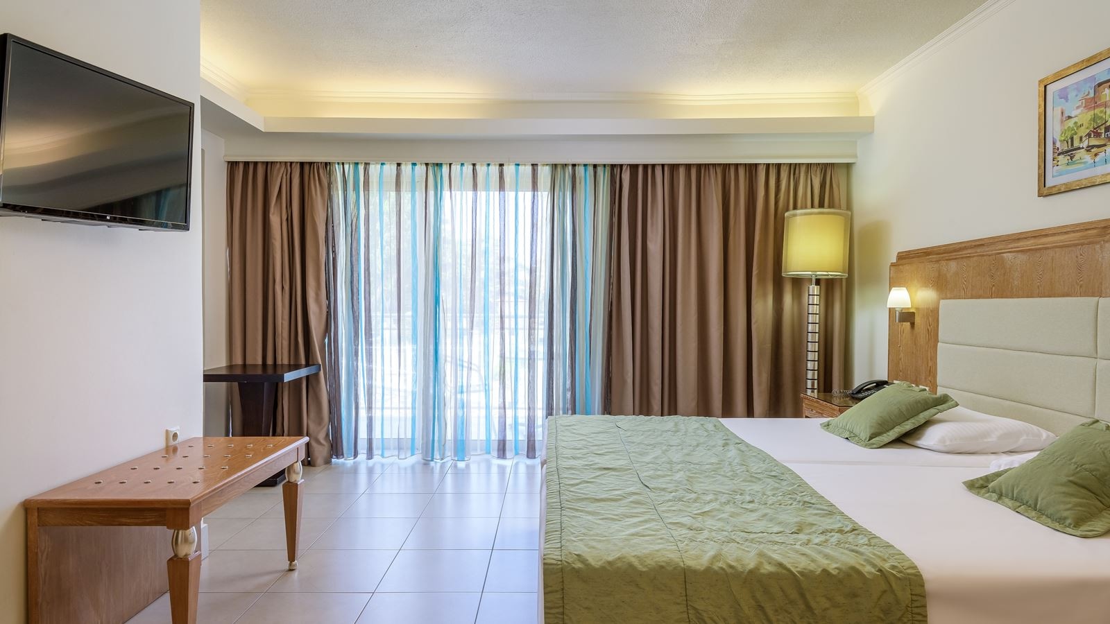 rooms-superior-family-room